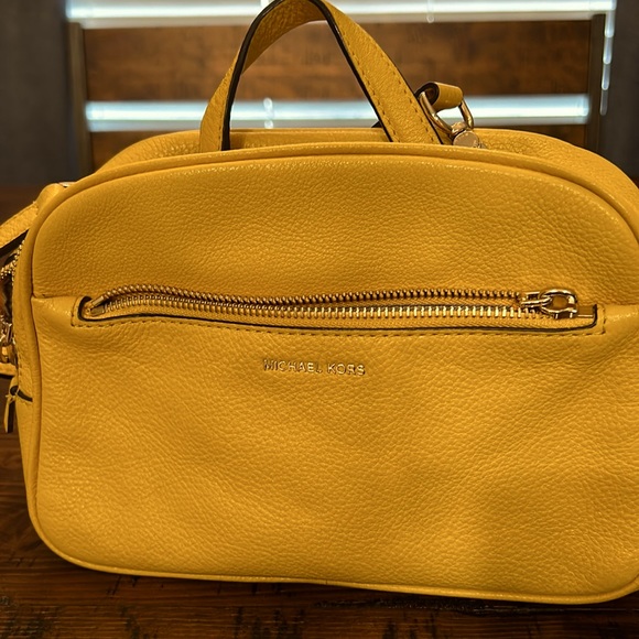 Michael Kors yellow purse - Picture 1 of 7